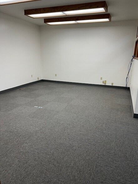 More Photos Of 4206 Main St, Union Gap Office For Lease
