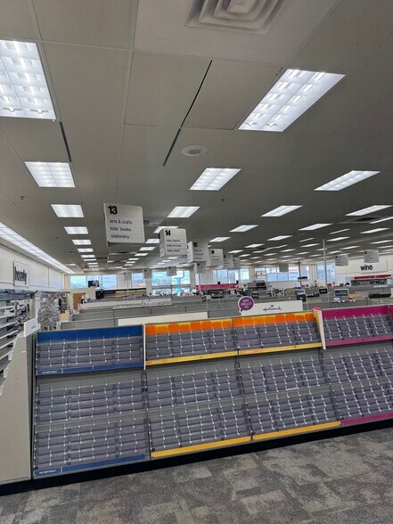 More Photos Of 9194 Mansfield Rd, Shreveport Drugstore For Lease