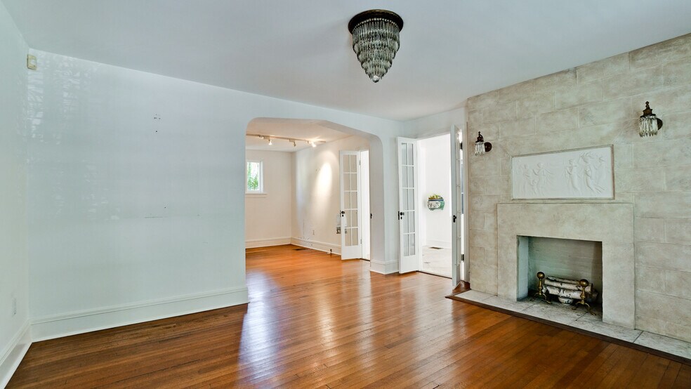 More Photos Of 1215 N Palm Ave, Sarasota Office For Sale