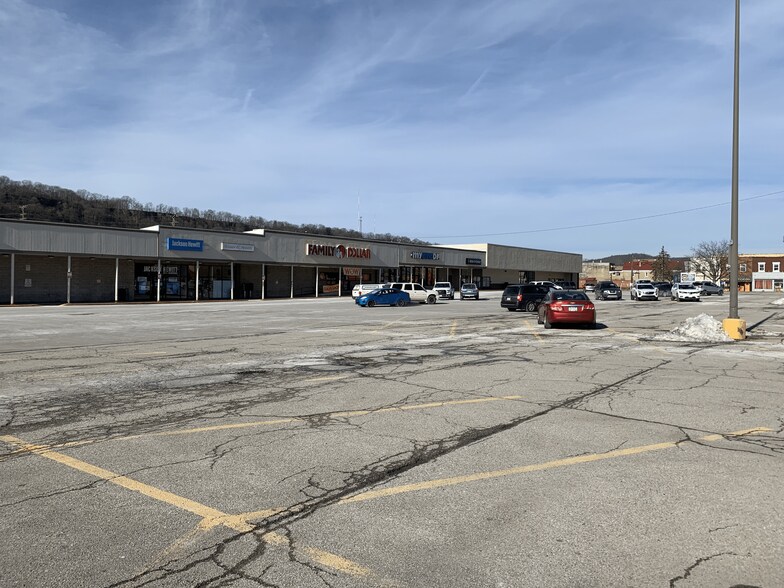 More Photos Of 300-340 Central City Plz, New Kensington General Retail For Sale