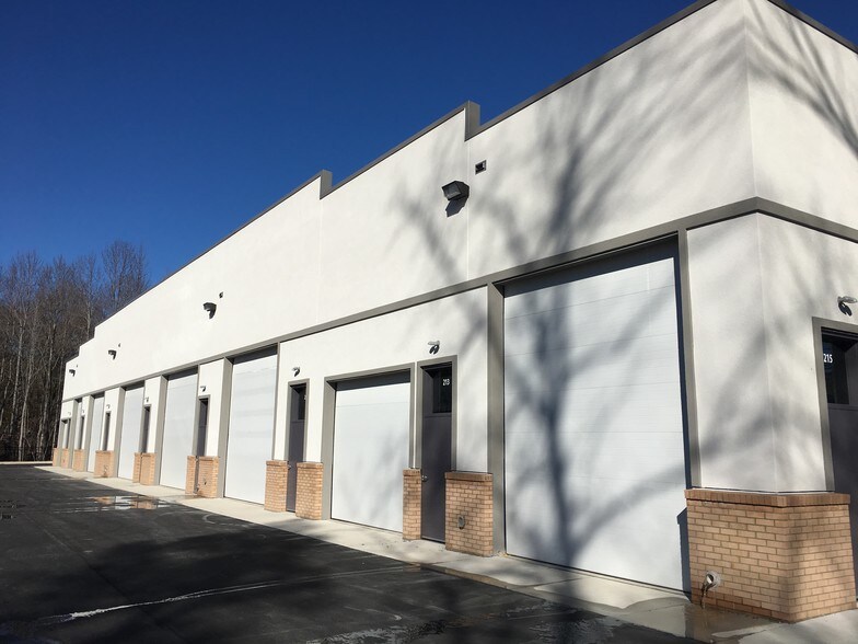 More Photos Of 8461 Possum Hollow Rd, Fort Mill Showroom For Lease