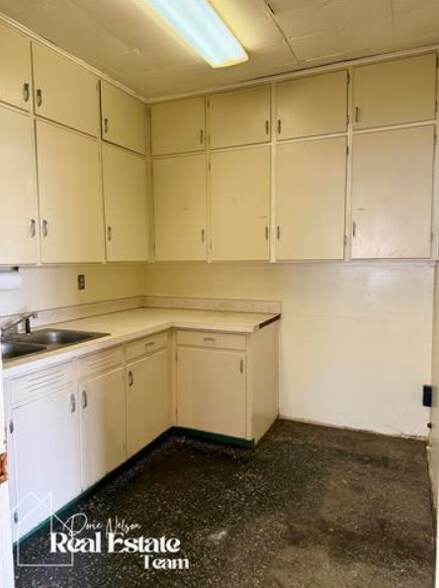 More Photos Of 515 N Lennox St, Casper Industrial For Sale