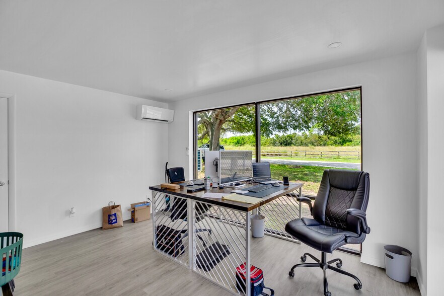 More Photos Of 300 Industrial Park Blvd, Sebastian Unknown For Lease