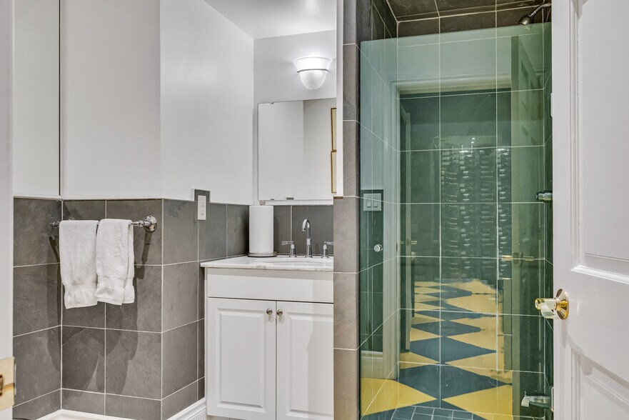 More Photos Of 15 Prince Arthur Ave, Toronto Office Residential For Lease