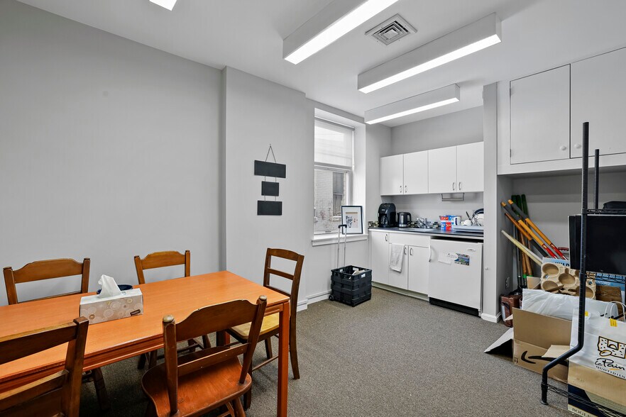 More Photos Of 729 8th St SE, Washington Storefront Retail Office For Sale