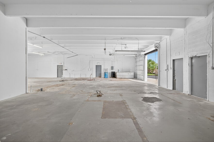 More Photos Of 1460 Cypress Dr, Jupiter Warehouse For Sale