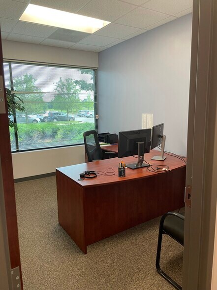 More Photos Of 4200 Cantera Dr, Warrenville Office For Sale