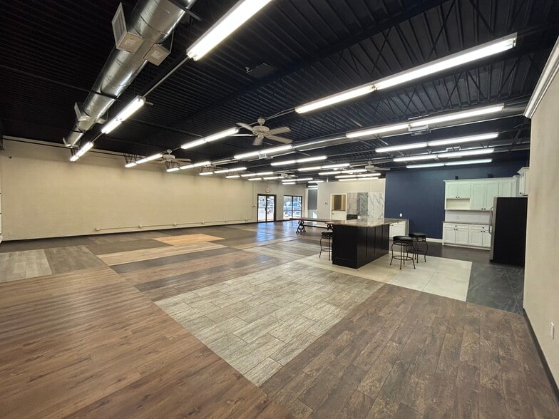 More Photos Of 1109 Dallas Dr, Denton General Retail For Lease