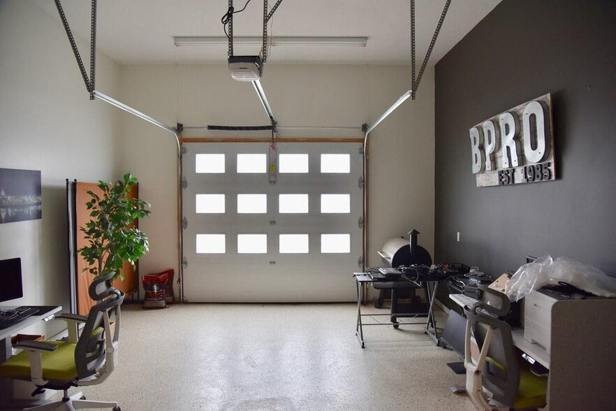 More Photos Of 102 E 6th Ave, Fort Pierre Office For Sale