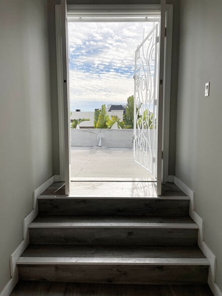 More Photos Of 5630 Melrose Ave, Los Angeles Storefront Retail Office For Lease