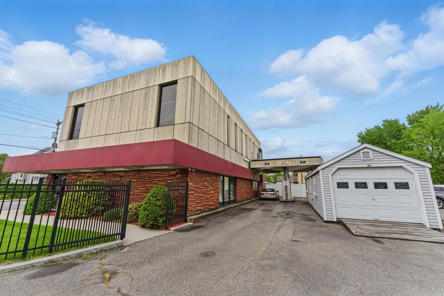 More Photos Of 119 Winsor St, Ludlow Office For Sale