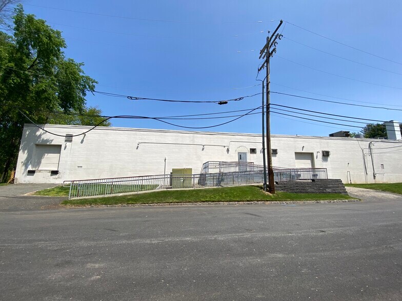 More Photos Of 1 Naylon Pl, Livingston Research And Development For Lease
