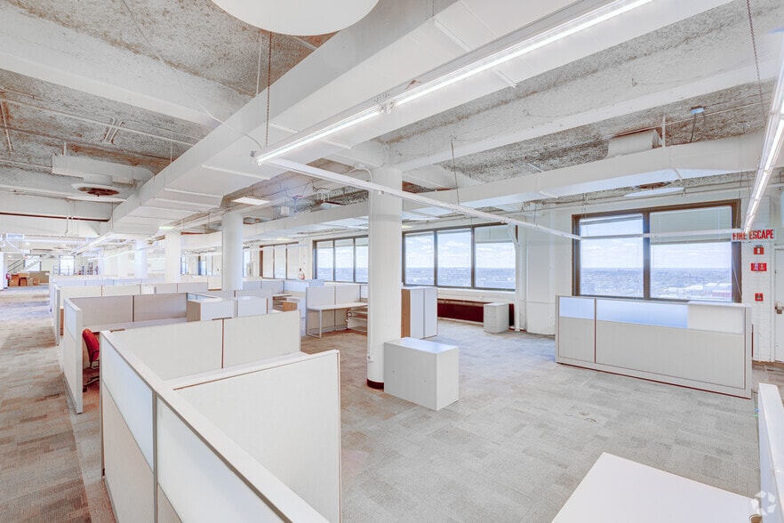 More Photos Of 1111 W 35th St, Chicago Flex For Lease