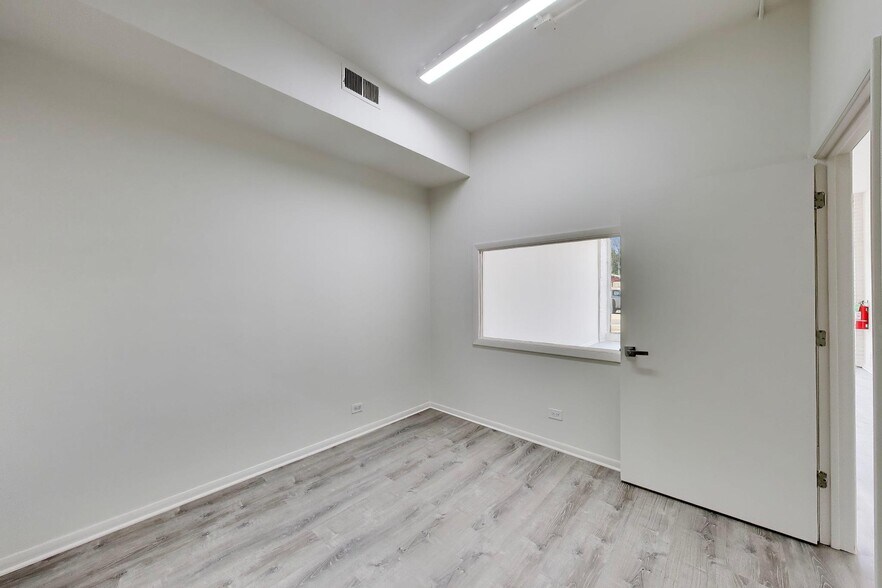 More Photos Of 1667-1675 Oakton St, Des Plaines Storefront For Sale
