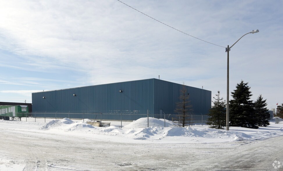 More Photos Of 447 Dobbie Dr, Cambridge Warehouse For Lease