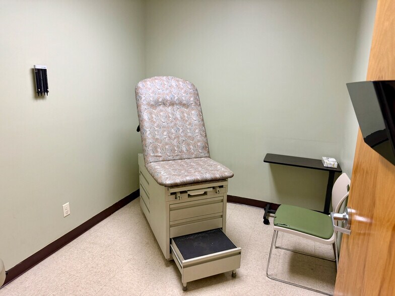 More Photos Of 514 Esther Cut, Fort Walton Beach Office For Sale