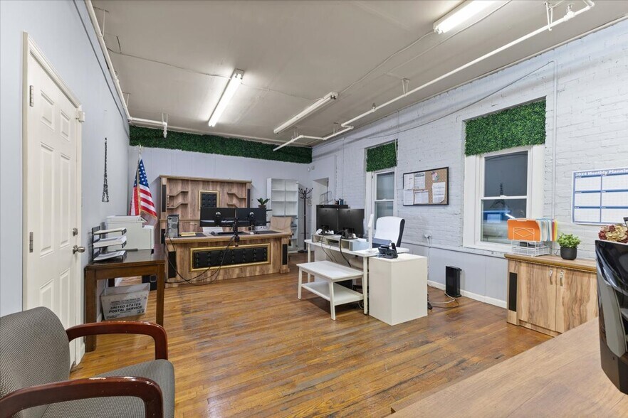 More Photos Of 181 S Whitfield St, Nazareth Office Residential For Sale