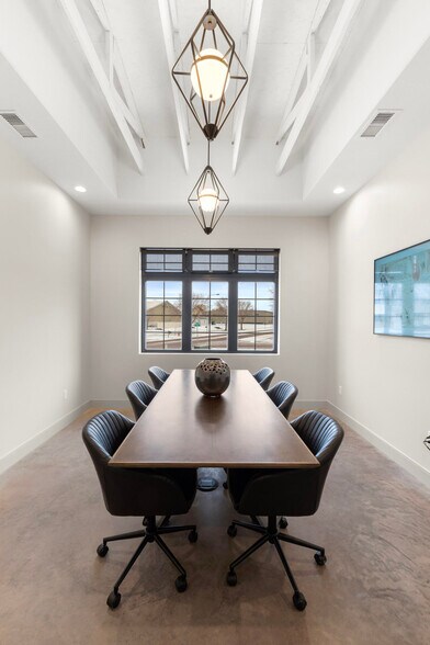More Photos Of 3301 15th St S, Fargo Showroom For Lease