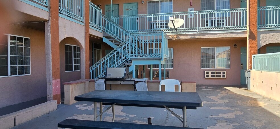 More Photos Of 16352 Sierra Hwy, Mojave Hotel For Sale