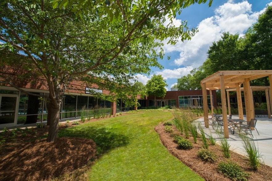 More Photos Of 301 McCullough Dr, Charlotte Unknown For Lease