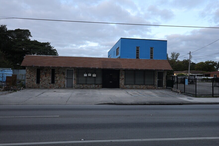 More Photos Of 4634 NW 27th Ave, Miami Freestanding For Lease