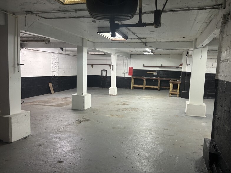 Primary Photo Of 164-170 Ferris Ave, White Plains Auto Repair For Lease