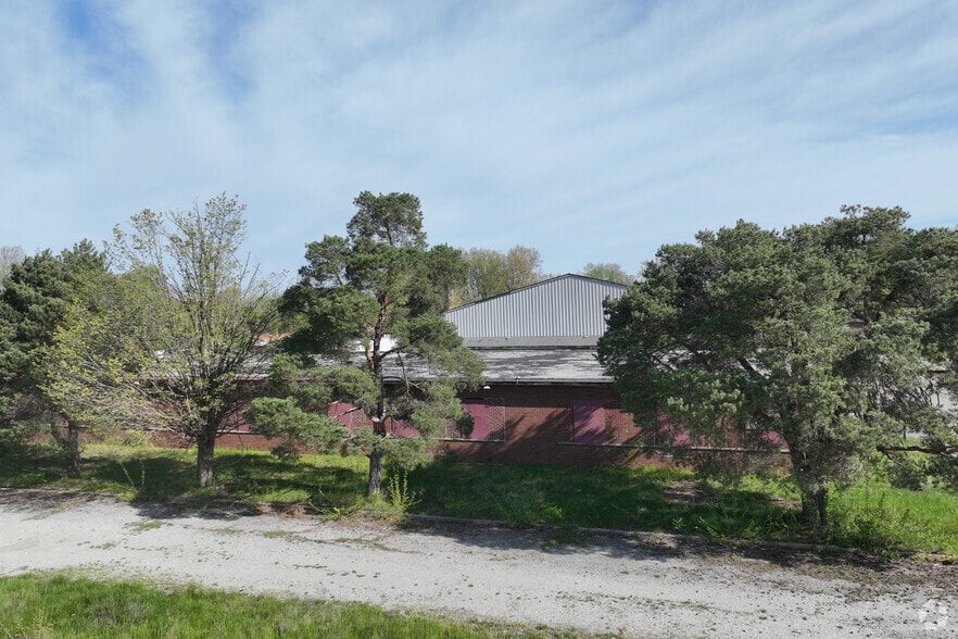 More Photos Of 5815 E 42nd St, Indianapolis Warehouse For Sale