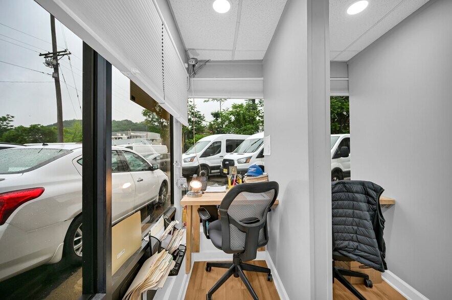 More Photos Of 33 N Morris St, Dover Auto Repair For Sale