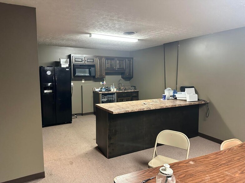 More Photos Of 910 State Highway 30 W, New Albany Warehouse For Sale