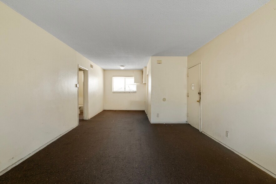 More Photos Of 2016 S Bedford St, Los Angeles Apartments For Sale