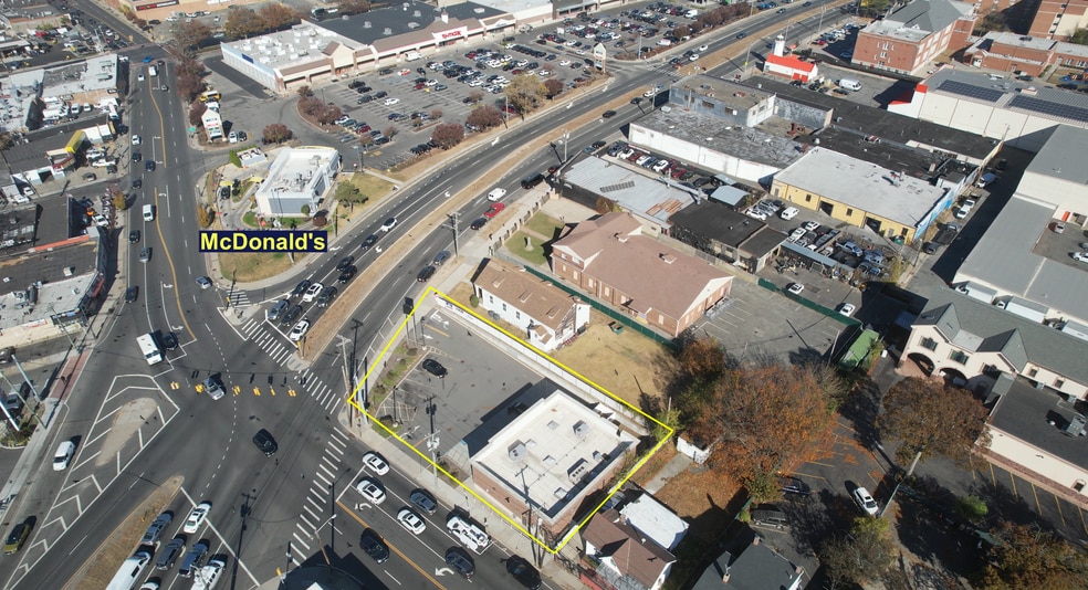 More Photos Of 66 S Franklin St, Hempstead Freestanding For Lease