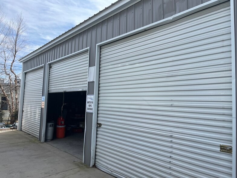 More Photos Of 608 Rountree Rd, Charlotte Office For Lease