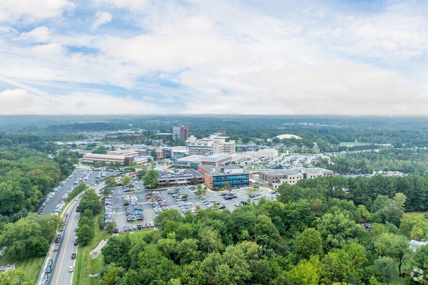 More Photos Of 9101 Franklin Square Dr, Rosedale Medical For Lease