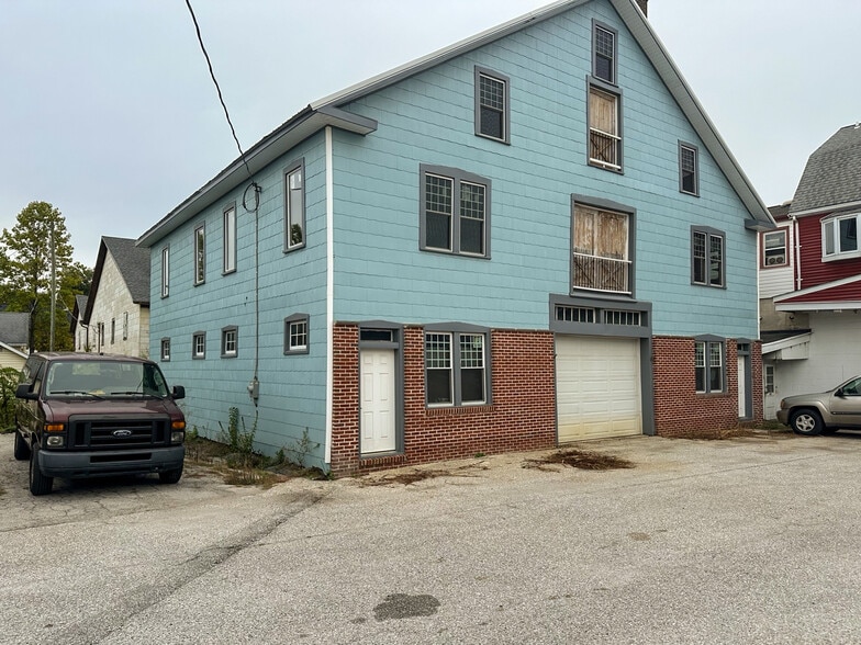 More Photos Of 9 Republic Aly, New Freedom Light Manufacturing For Sale