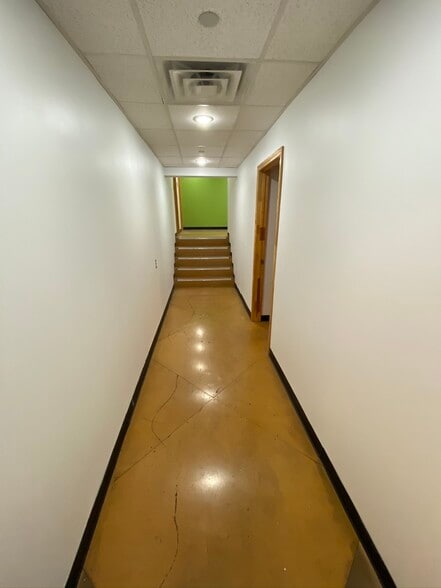 More Photos Of 1501 Iron St, North Kansas City Warehouse For Lease