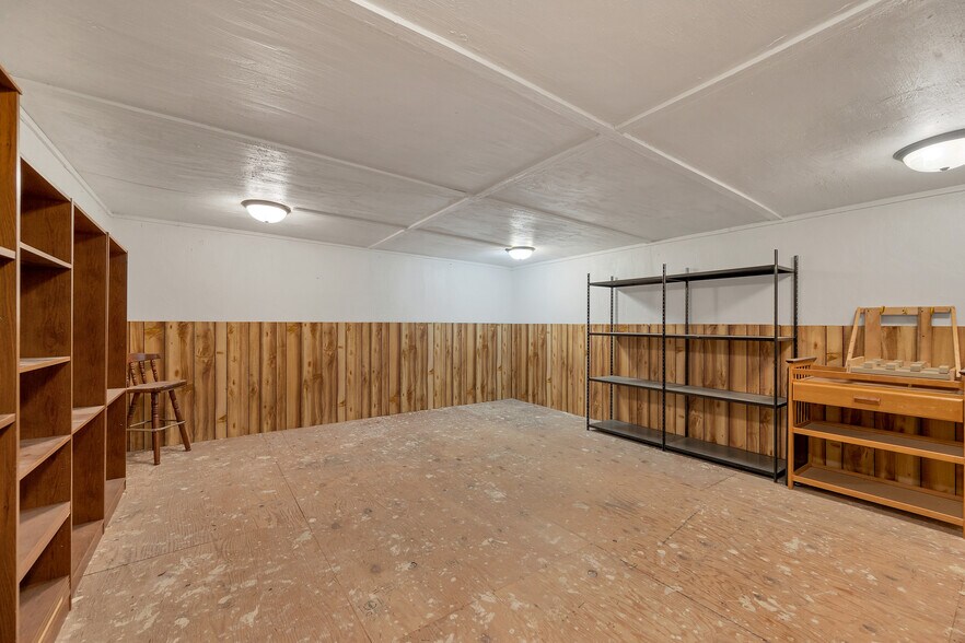 More Photos Of 340-348 N Military Ave, Green Bay Freestanding For Sale