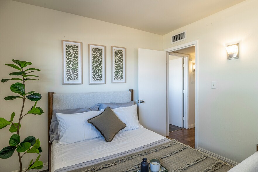 More Photos Of 93 Kings Way, Sierra Vista Apartments For Sale