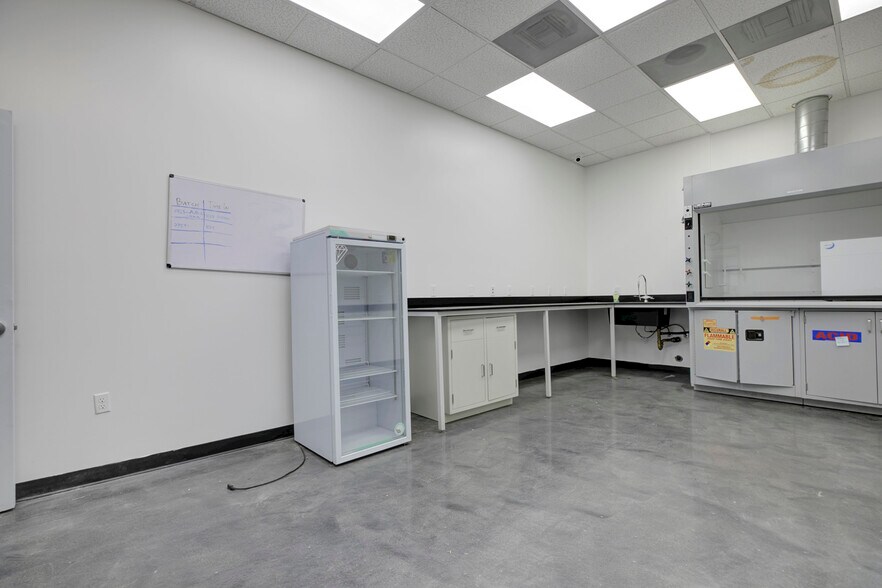 More Photos Of 18417 Bryant St, Northridge Service For Sale