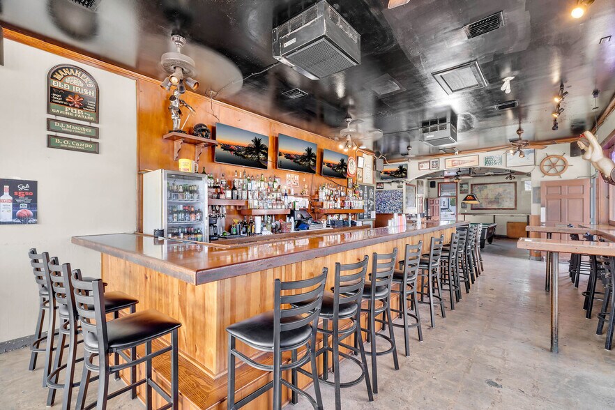 More Photos Of 1000-1006 Truman Ave, Key West Bar For Sale