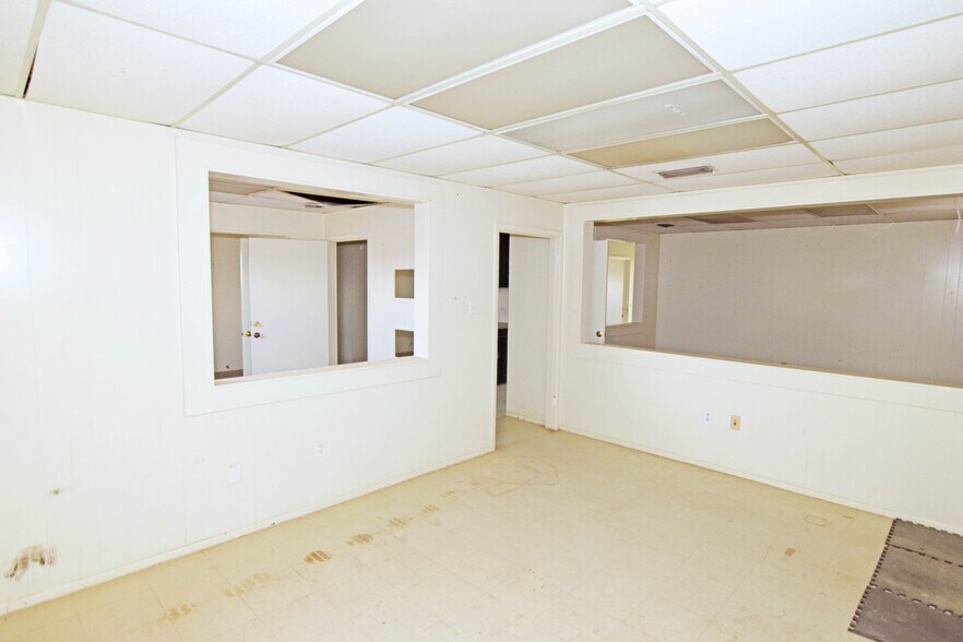 More Photos Of 1003 S County Rd W, Odessa Office For Lease