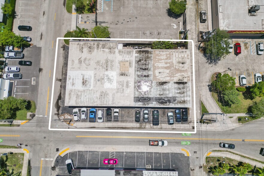 More Photos Of 828 NW 1st St, Fort Lauderdale Service For Sale