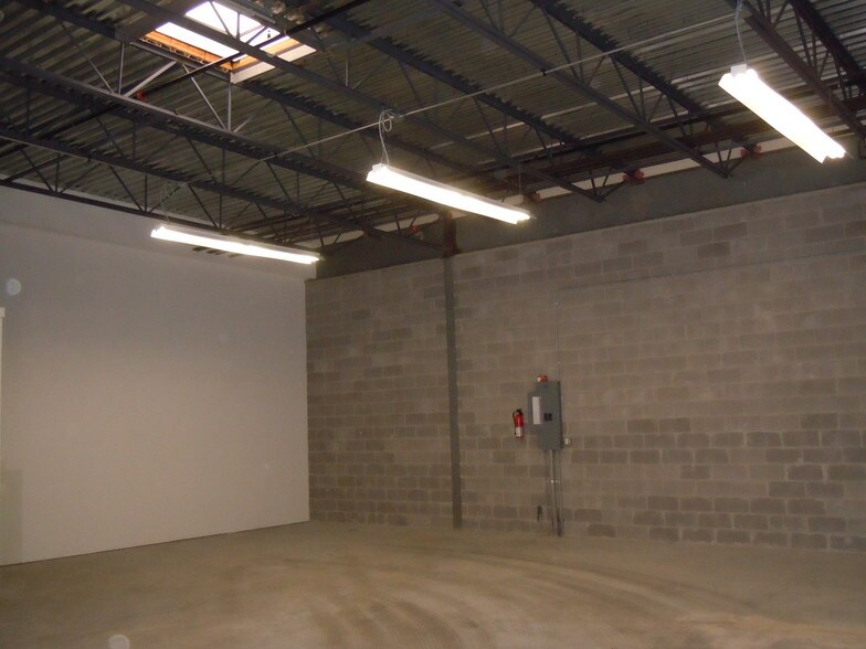 More Photos Of 1600 N Ocean Ave, Holtsville Warehouse For Lease