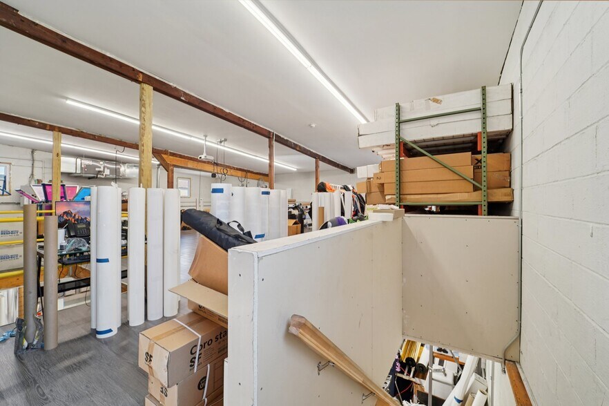 More Photos Of 593-595 New York Ave, Lyndhurst Light Manufacturing For Lease