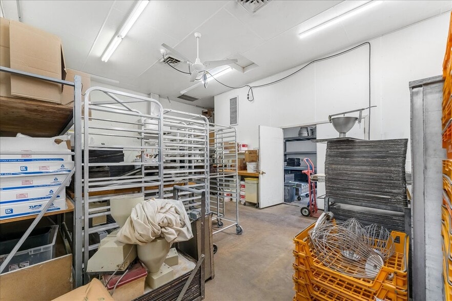 More Photos Of 118 Main St, Luxemburg Specialty For Sale