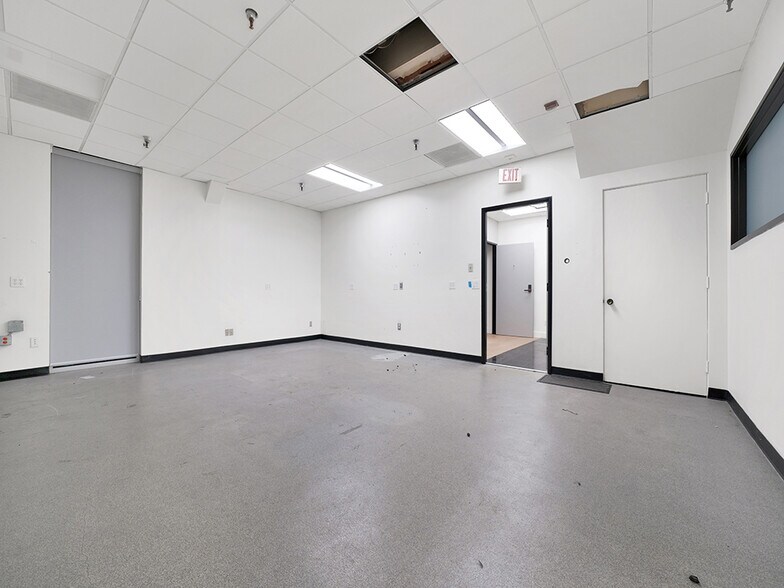 More Photos Of 3501 W Garry Ave, Santa Ana Warehouse For Lease