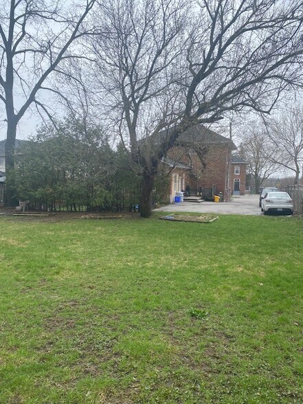 More Photos Of 102 Queen St, Bowmanville Apartments For Sale