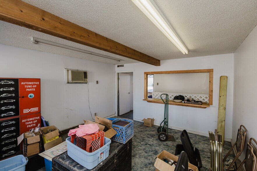 More Photos Of 410 N Commercial Ave, Sedgwick Storefront For Sale