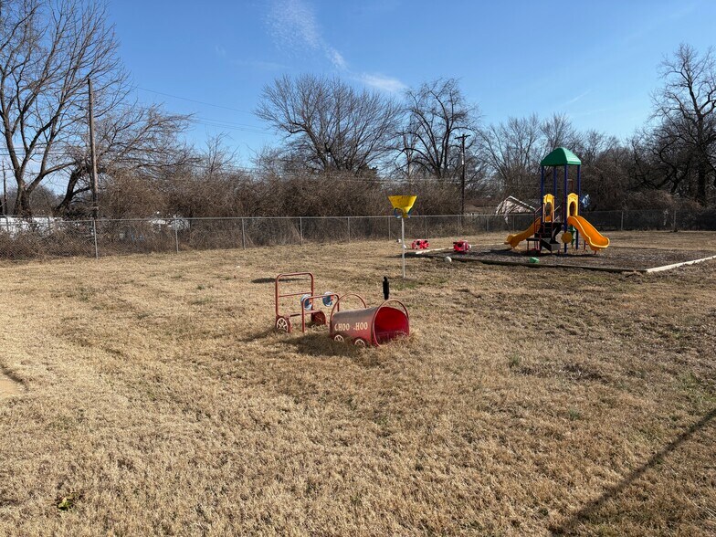 More Photos Of 10112 Royal Dr, Saint Louis Schools For Lease