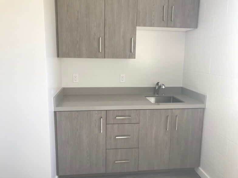 More Photos Of 126 Arena St, El Segundo Showroom For Lease