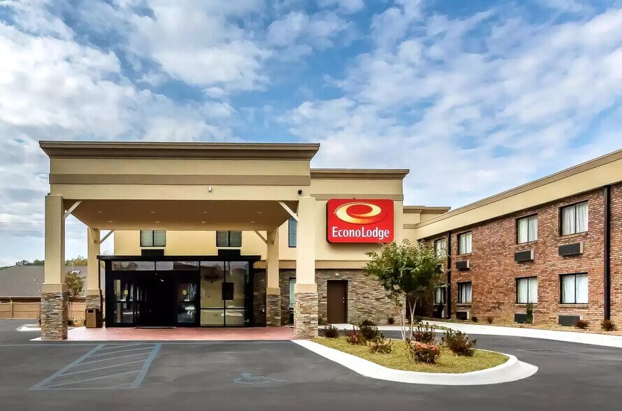 Primary Photo Of 761 US Highway 431, Boaz Hotel For Sale